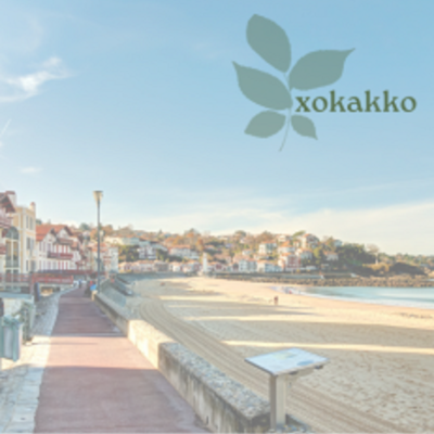 Vue de Saint Jean de Luz Plage - Pays Basque - Pyrénées Atlantiques - Logo XOKAKKO